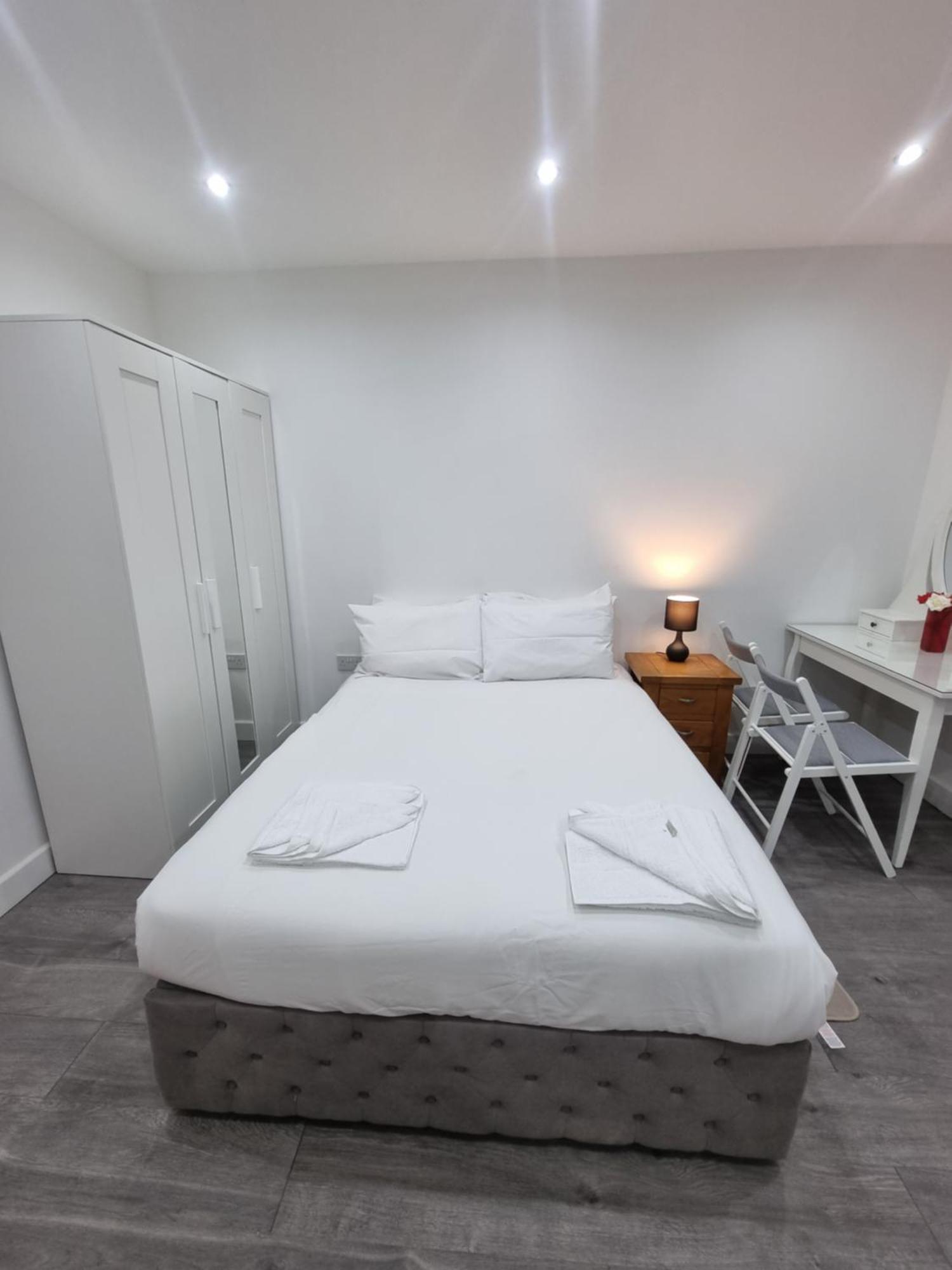 Brand New Studios In Гарроу Екстер'єр фото
