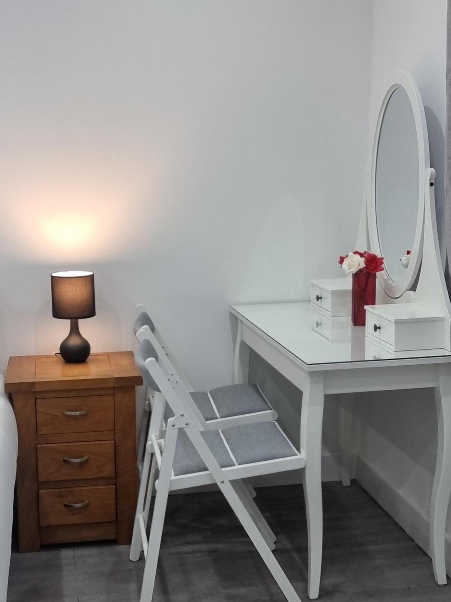 Brand New Studios In Гарроу Екстер'єр фото