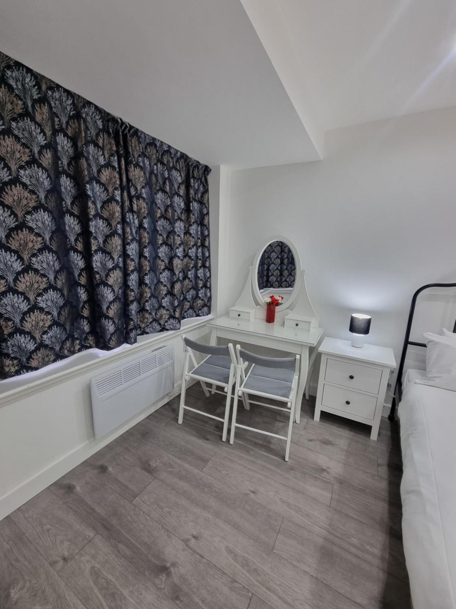 Brand New Studios In Гарроу Екстер'єр фото