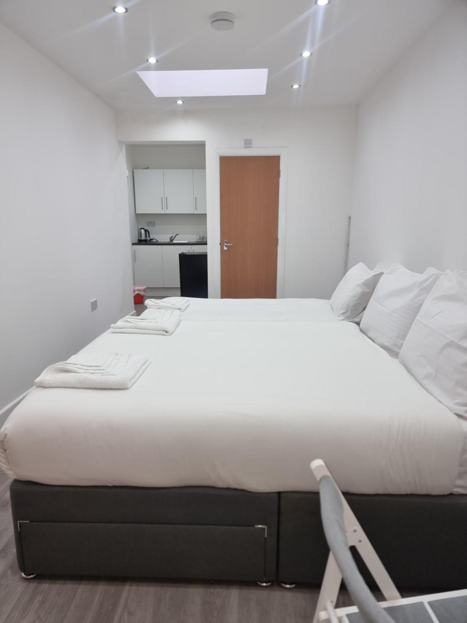 Brand New Studios In Гарроу Екстер'єр фото