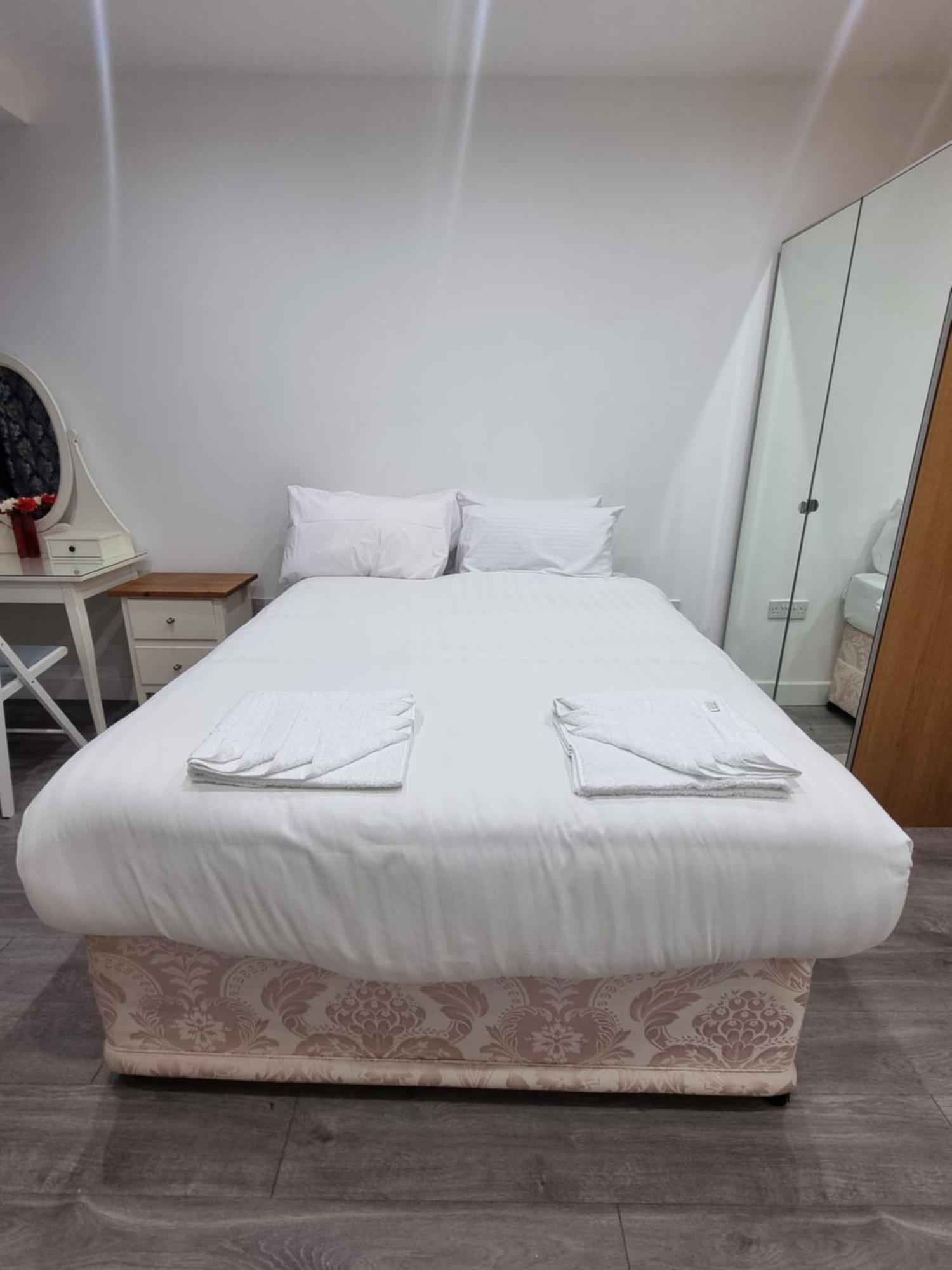 Brand New Studios In Гарроу Екстер'єр фото