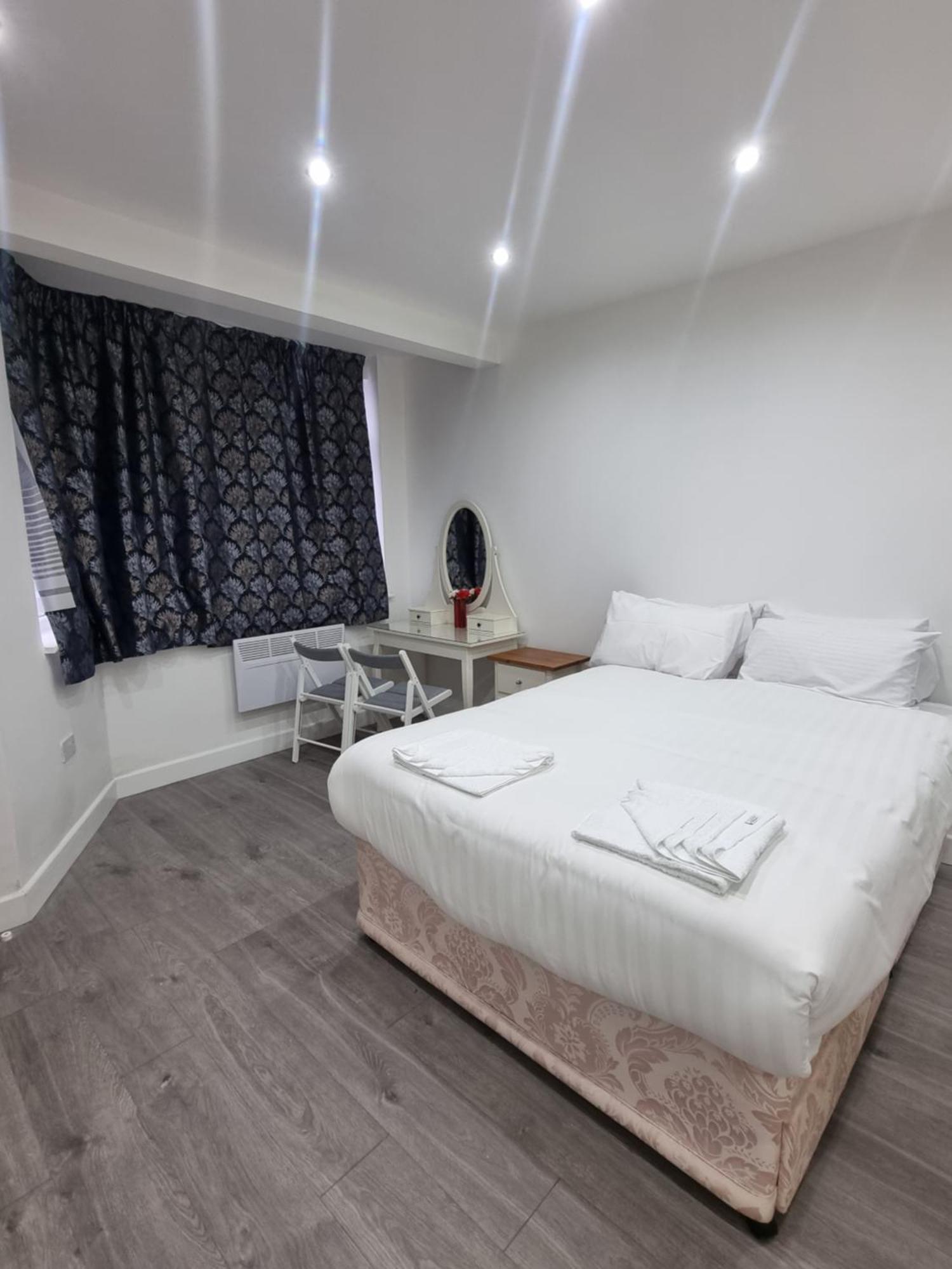 Brand New Studios In Гарроу Екстер'єр фото