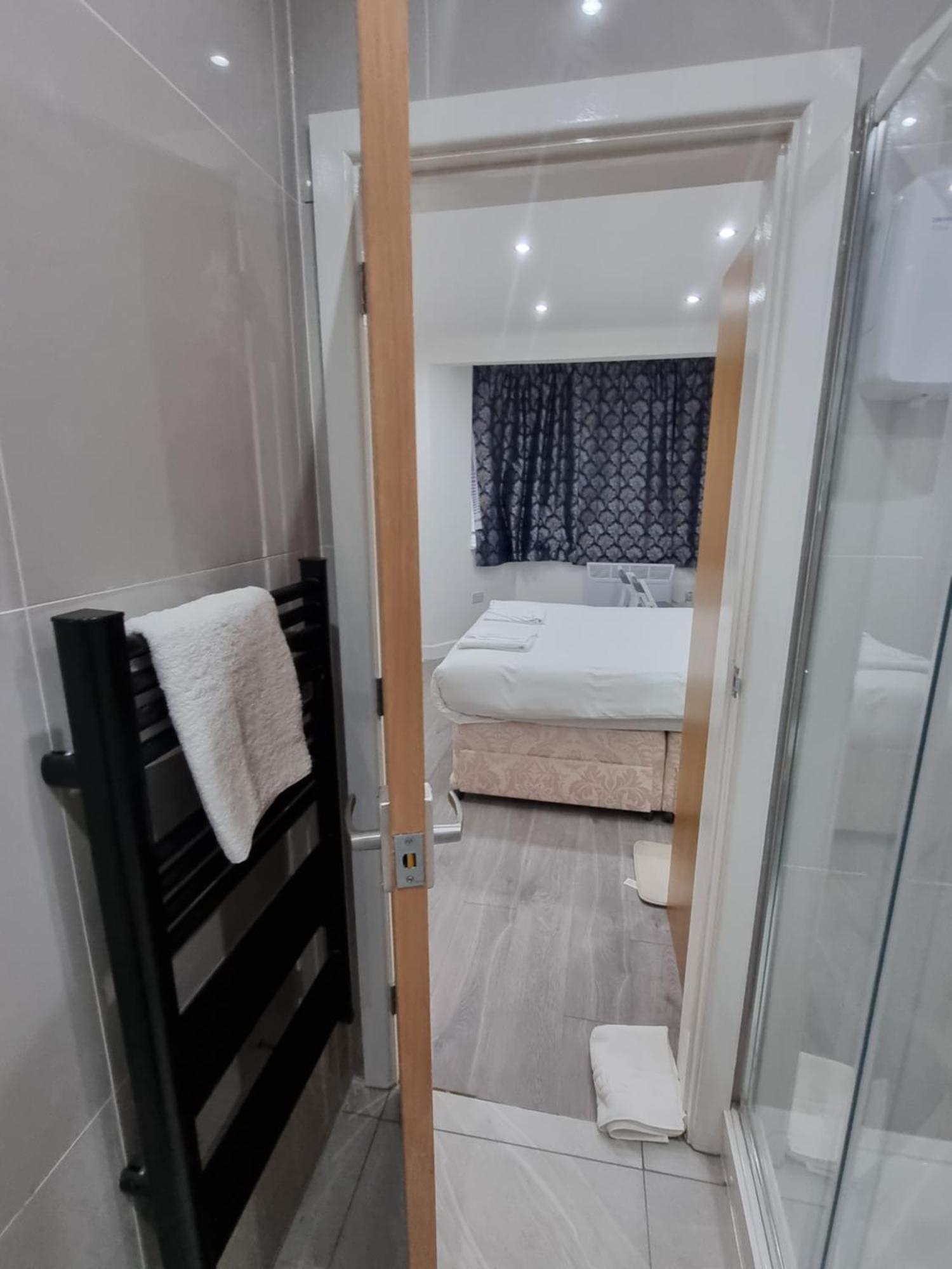 Brand New Studios In Гарроу Екстер'єр фото