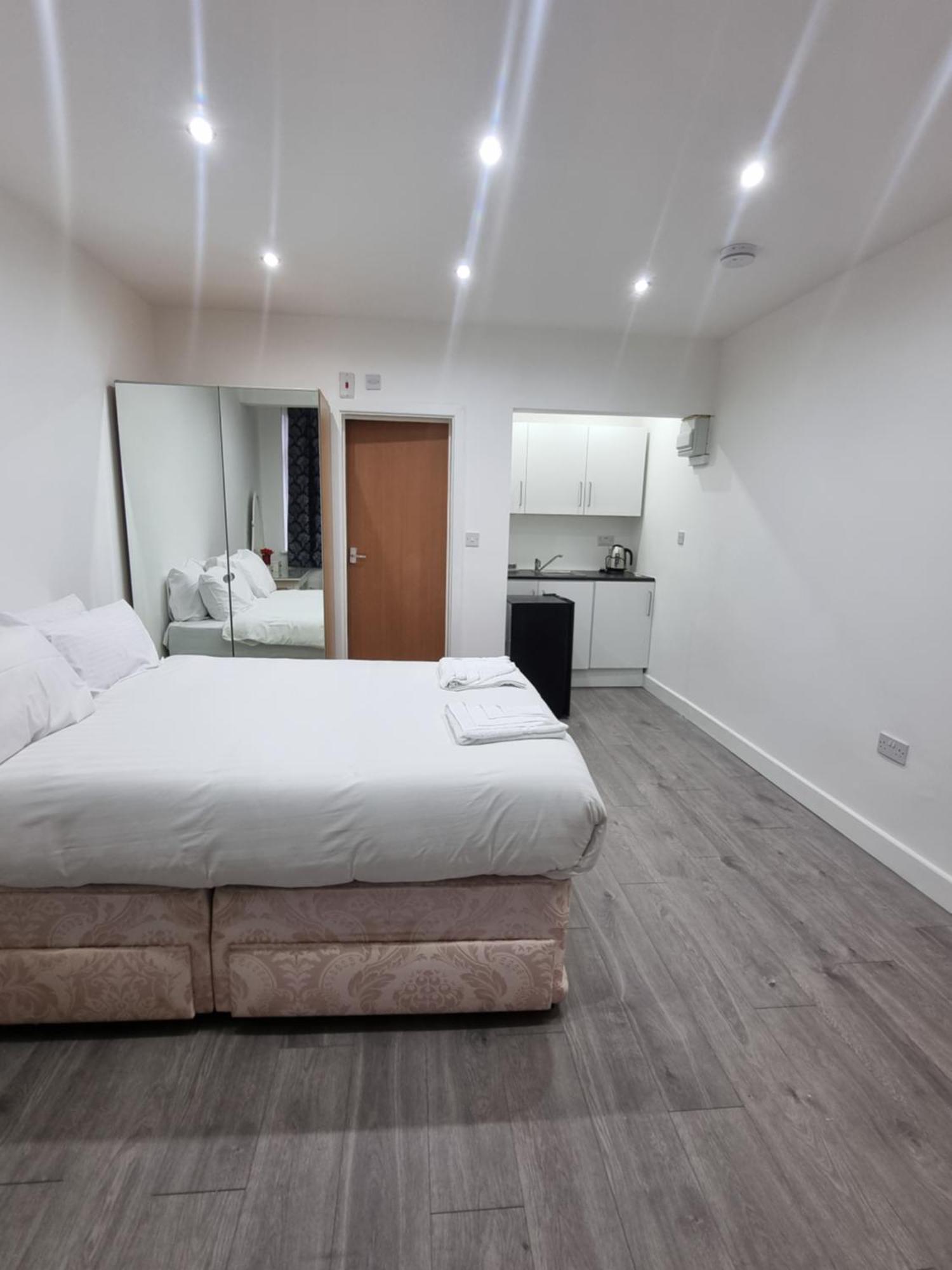 Brand New Studios In Гарроу Екстер'єр фото