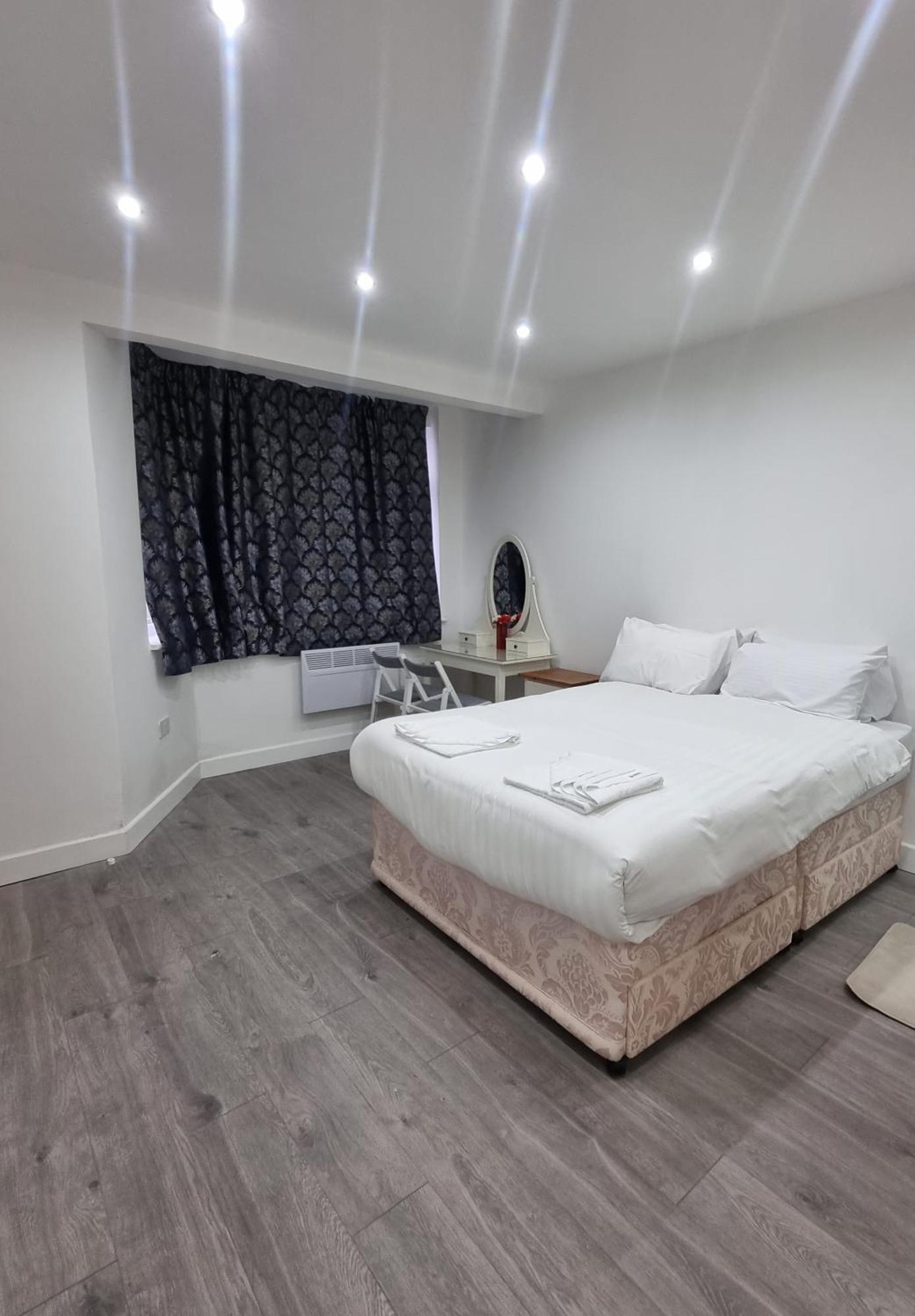 Brand New Studios In Гарроу Екстер'єр фото
