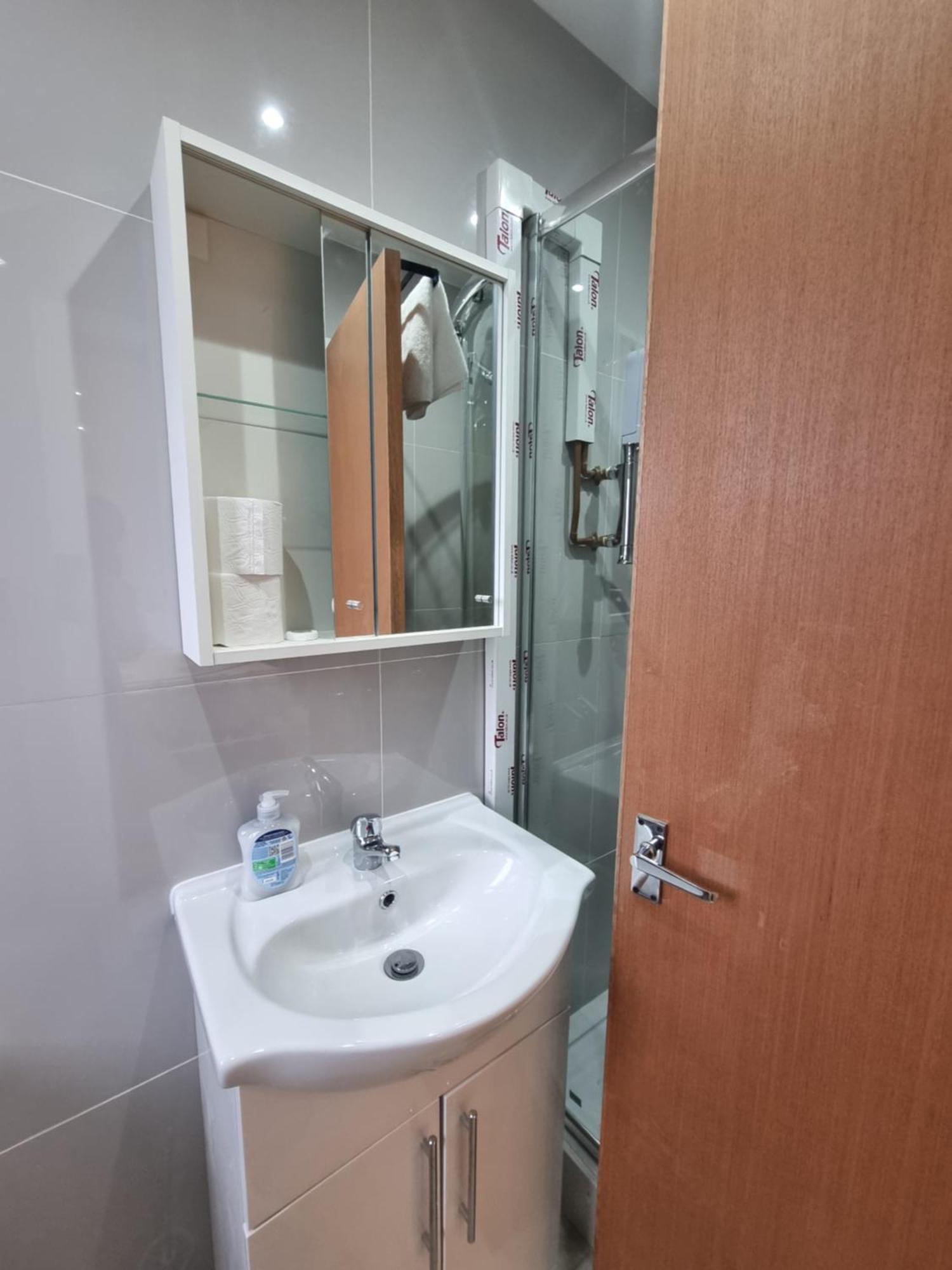 Brand New Studios In Гарроу Екстер'єр фото