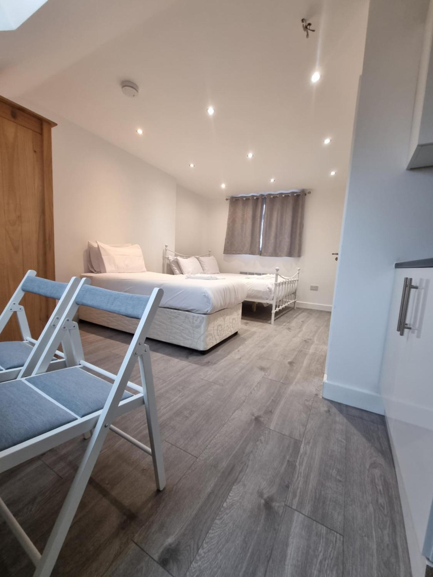 Brand New Studios In Гарроу Екстер'єр фото